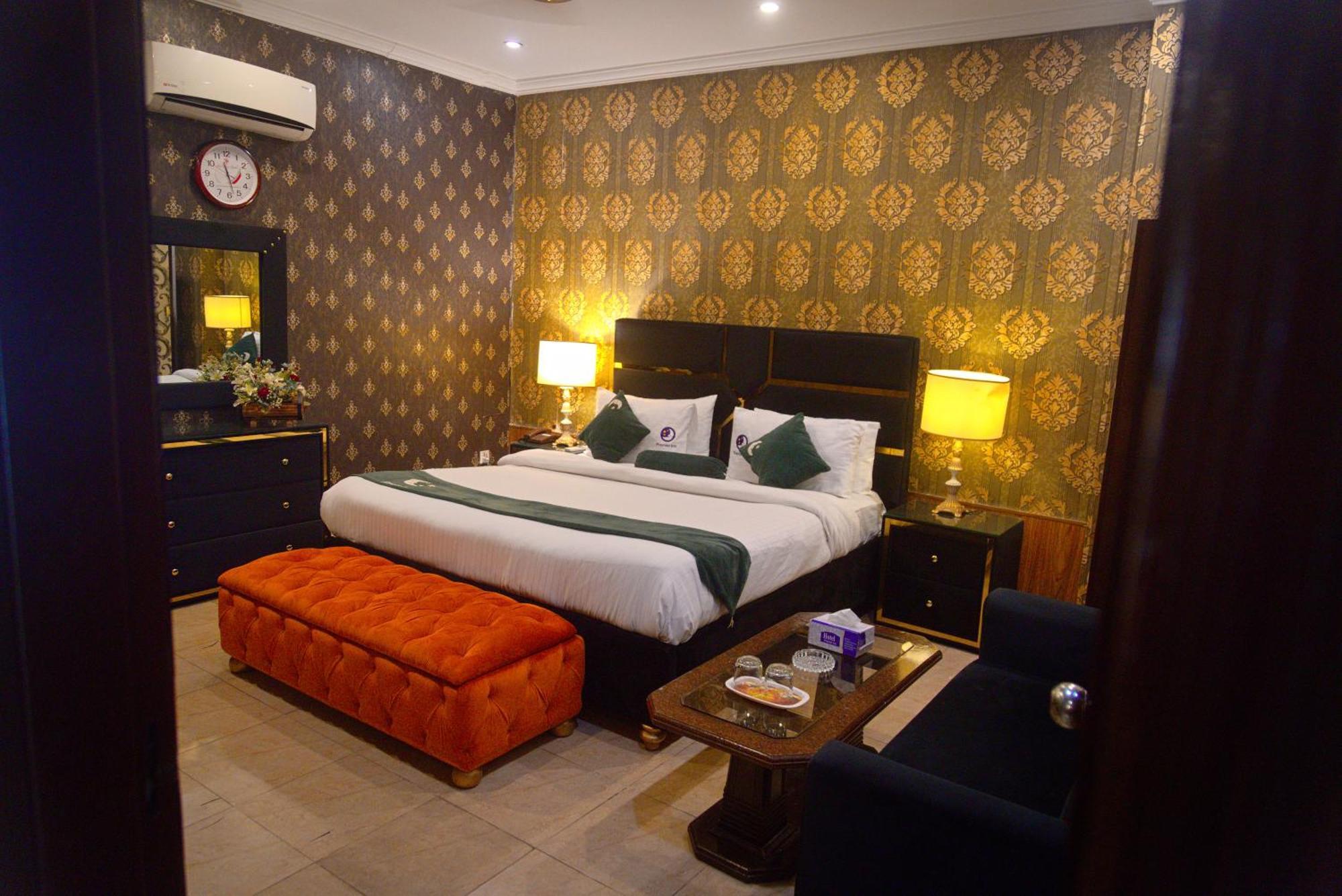 Premier Inn Johar Town Λαχόρη Εξωτερικό φωτογραφία