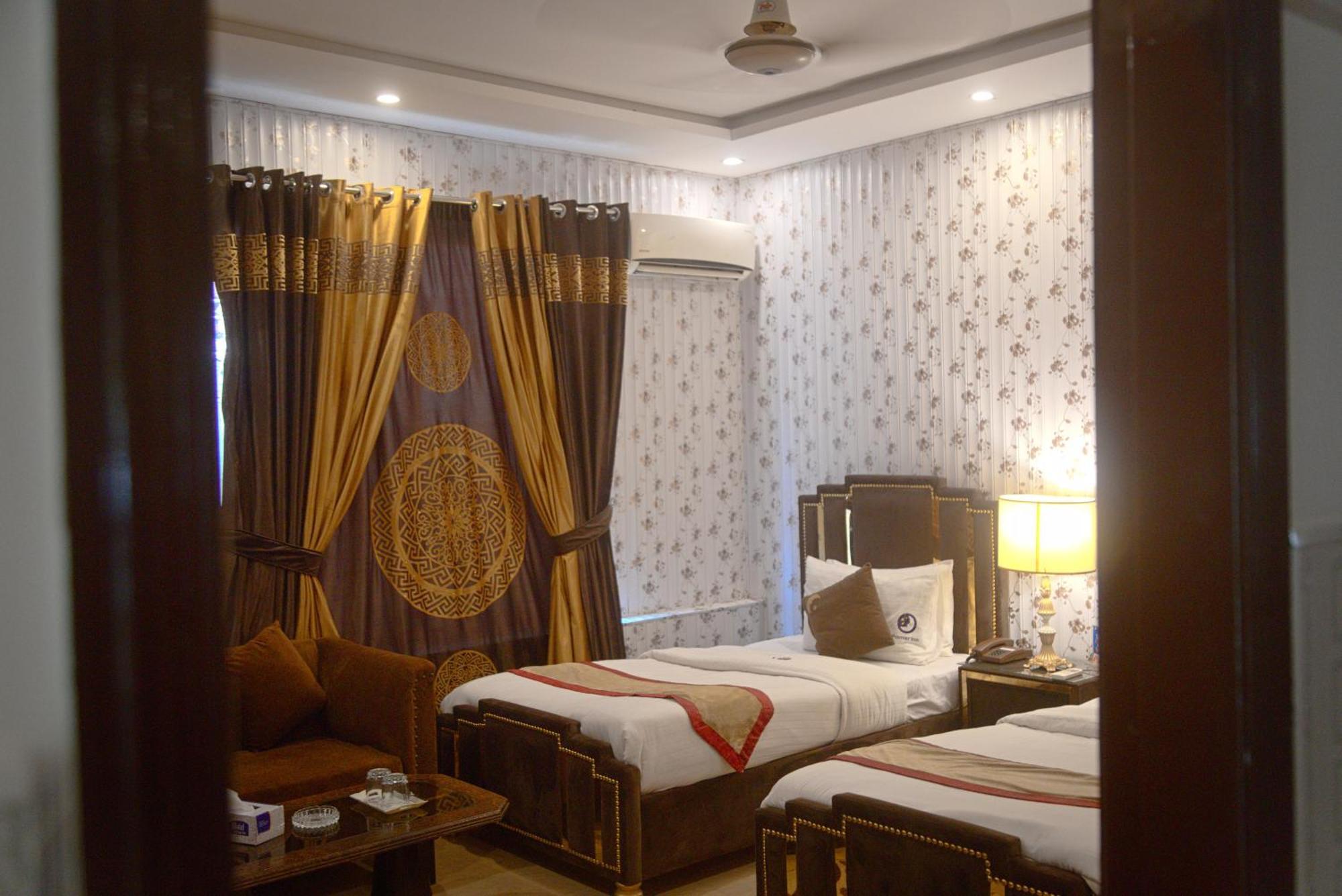 Premier Inn Johar Town Λαχόρη Εξωτερικό φωτογραφία