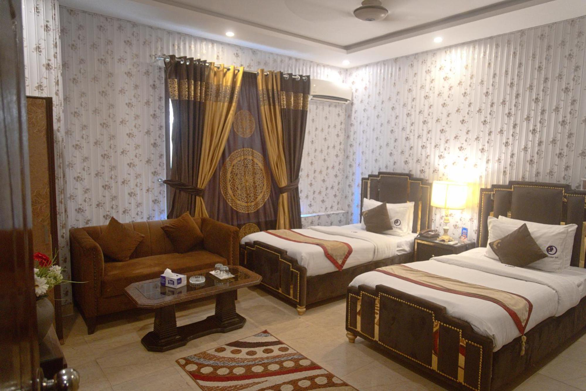 Premier Inn Johar Town Λαχόρη Εξωτερικό φωτογραφία