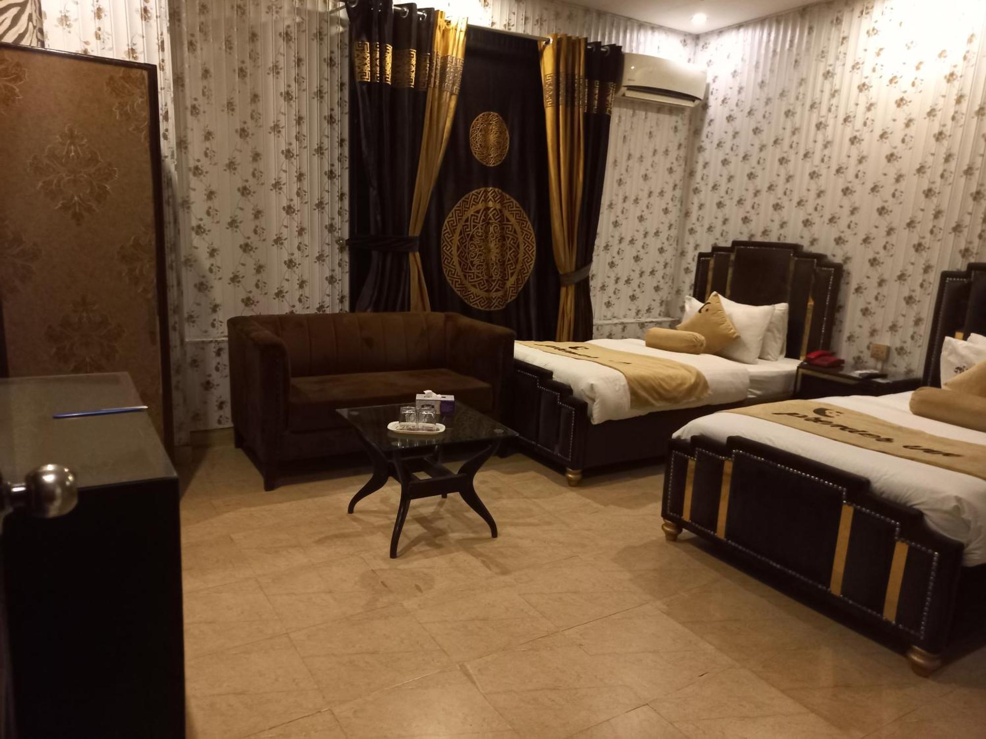 Premier Inn Johar Town Λαχόρη Εξωτερικό φωτογραφία